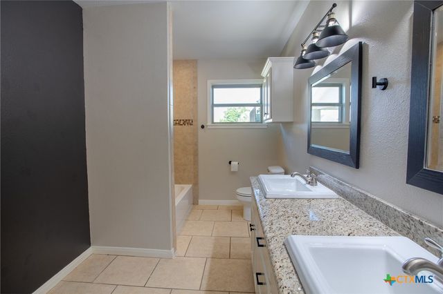 206 Yucca Drive, Victoria, TX 77904