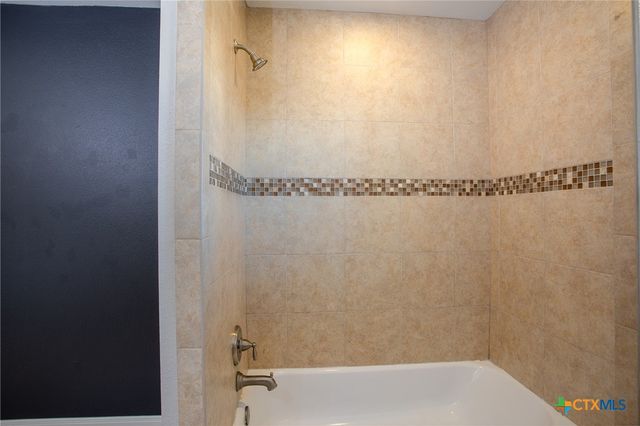 206 Yucca Drive, Victoria, TX 77904