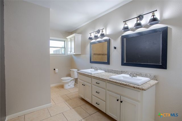 206 Yucca Drive, Victoria, TX 77904