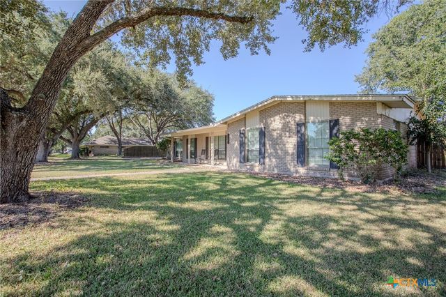 206 Yucca Drive, Victoria, TX 77904