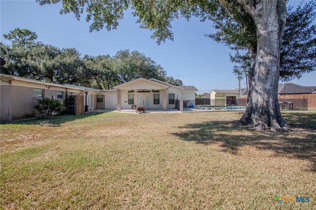 206 Yucca Drive, Victoria, TX 77904