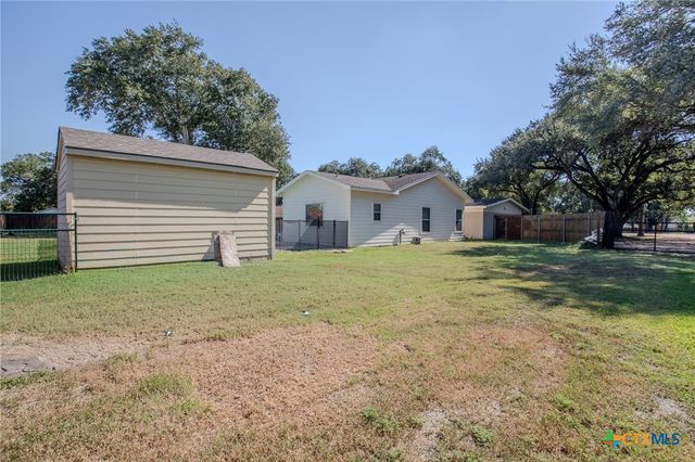 206 Yucca Drive, Victoria, TX 77904