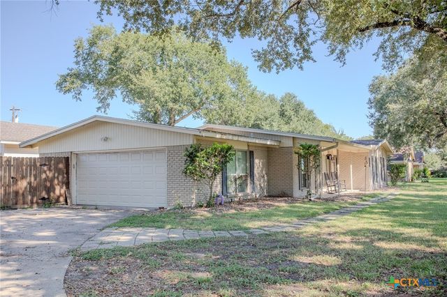 206 Yucca Drive, Victoria, TX 77904