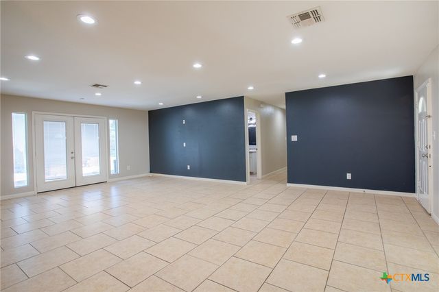 206 Yucca Drive, Victoria, TX 77904