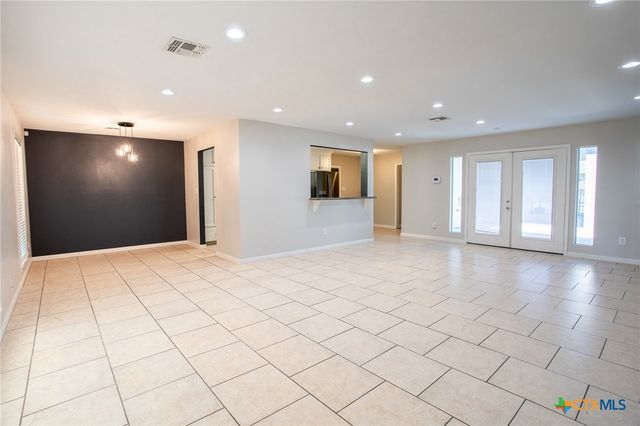 206 Yucca Drive, Victoria, TX 77904