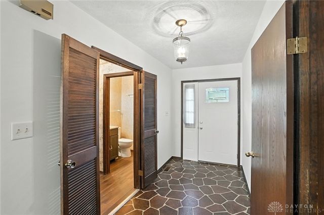 6940 Bejay Drive, Tipp City, OH 45371