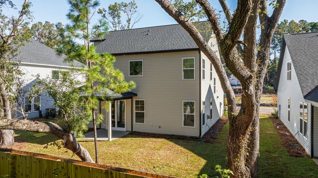 220 Creek Pointe Dr Drive, Moncks Corner, SC 29461