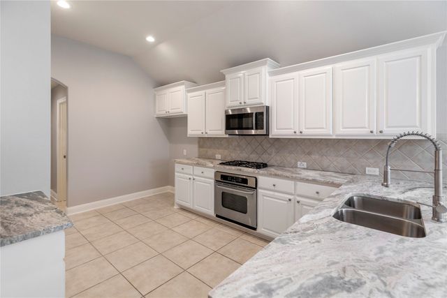 4712 Daisy Leaf Drive, Fort Worth, TX 76244