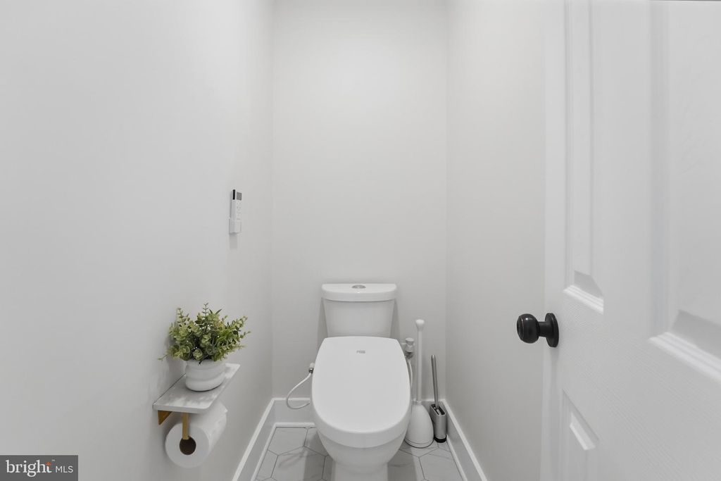 Image 21 of property listing at 2919 DAVIDSONVILLE RD, Davidsonville, MD 21035