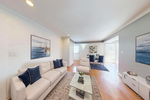 2203 CARDINAL Court 2203, Schaumburg, IL 60194