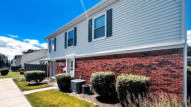 2203 CARDINAL Court 2203, Schaumburg, IL 60194
