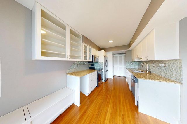 2203 CARDINAL Court 2203, Schaumburg, IL 60194