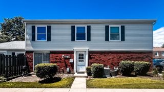 2203 CARDINAL Court 2203, Schaumburg, IL 60194