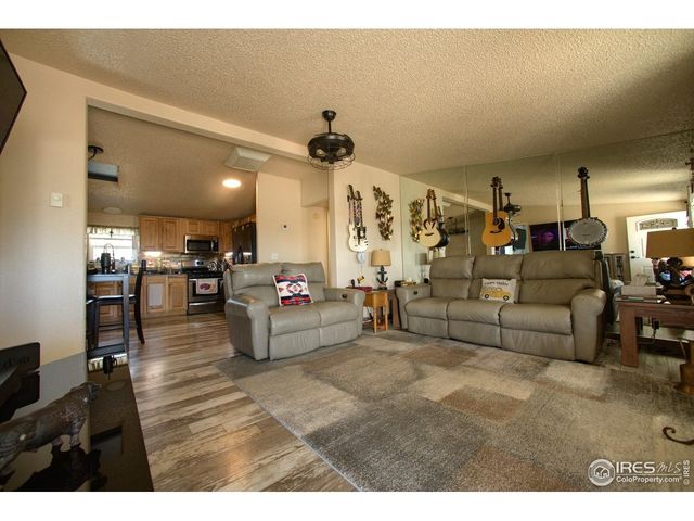 34 Arapaho Cir, Weldona, CO 80653