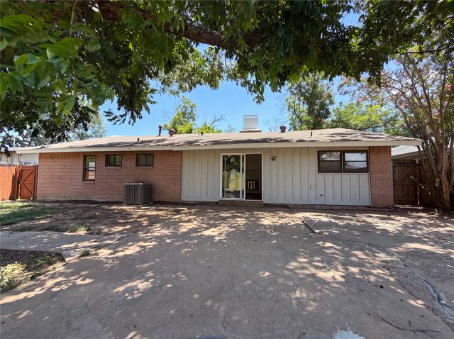 2111 Royal Oaks Drive, Irving, TX 75060