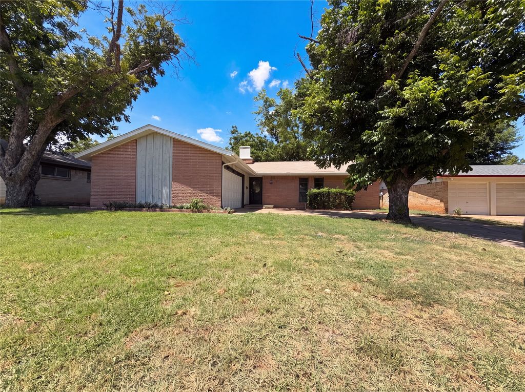 2111 Royal Oaks Drive, Irving, TX 75060