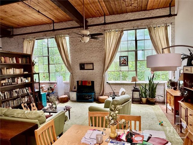 585 White Circle 504, Athens, GA 30605
