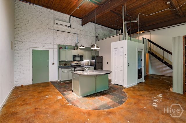 585 White Circle 504, Athens, GA 30605