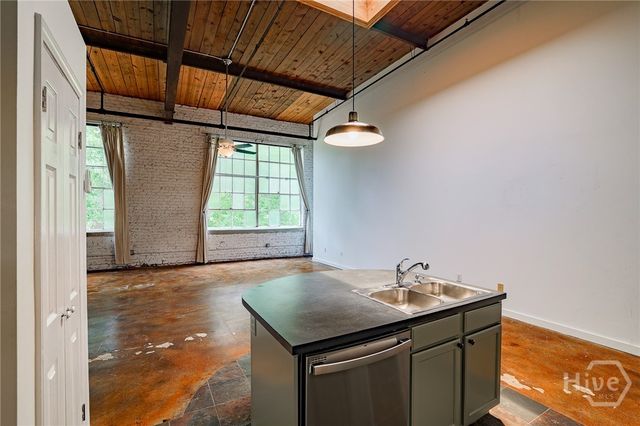 585 White Circle 504, Athens, GA 30605