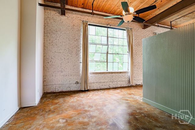 585 White Circle 504, Athens, GA 30605