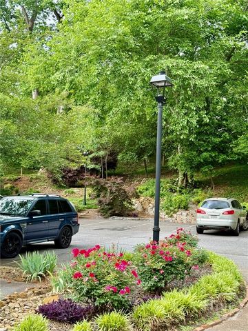 585 White Circle 504, Athens, GA 30605
