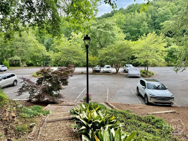 585 White Circle 504, Athens, GA 30605