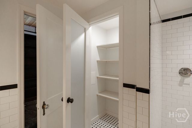 585 White Circle 504, Athens, GA 30605