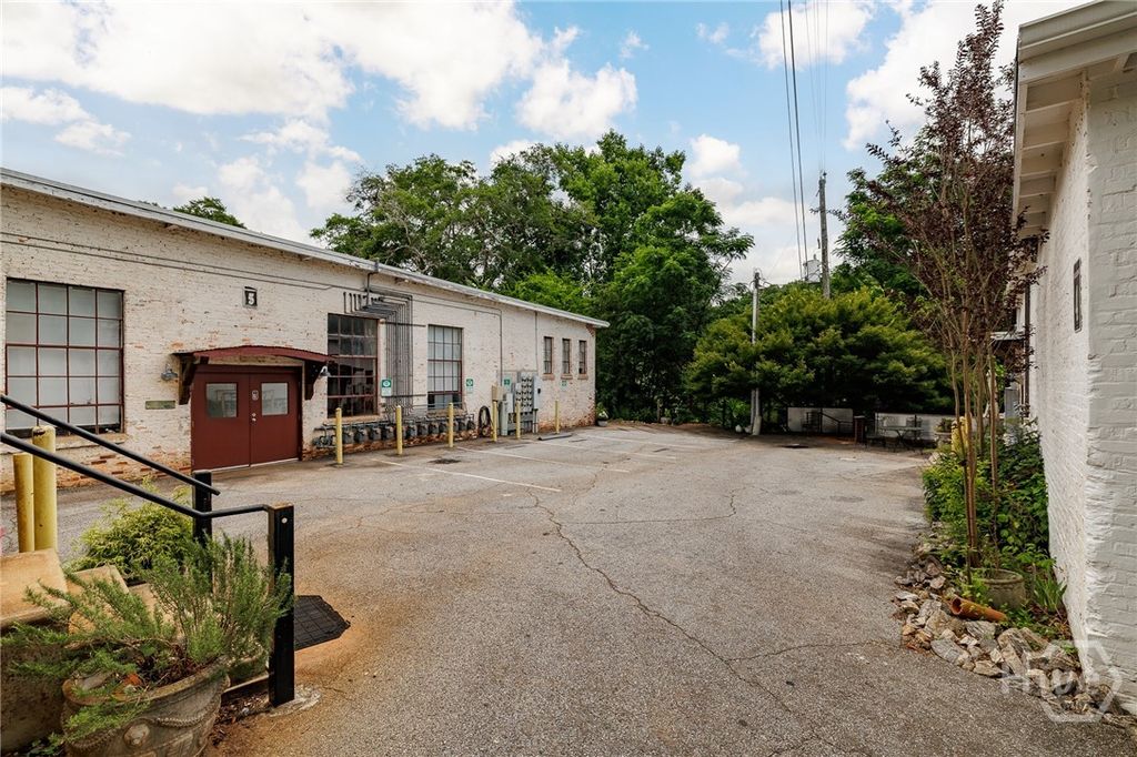 585 White Circle 504, Athens, GA 30605