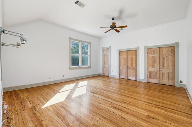 2044 W Oak Street, Denton, TX 76201