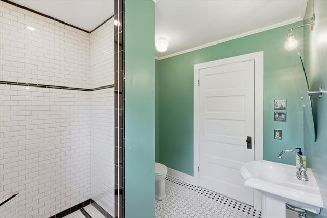 2044 W Oak Street, Denton, TX 76201