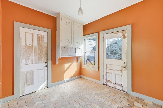 2044 W Oak Street, Denton, TX 76201