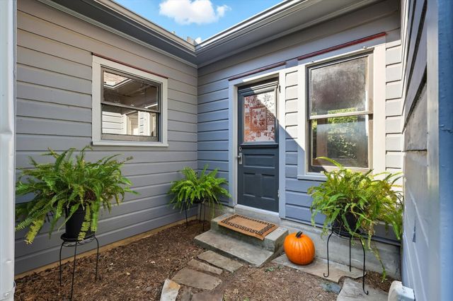 2044 W Oak Street, Denton, TX 76201