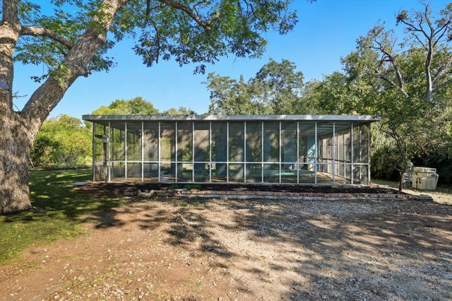 2044 W Oak Street, Denton, TX 76201