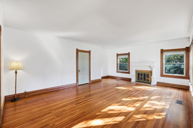 2044 W Oak Street, Denton, TX 76201