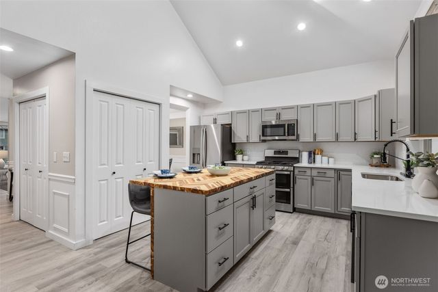 25600 Lake Wilderness Country Club Drive SE, Maple Valley, WA 98038