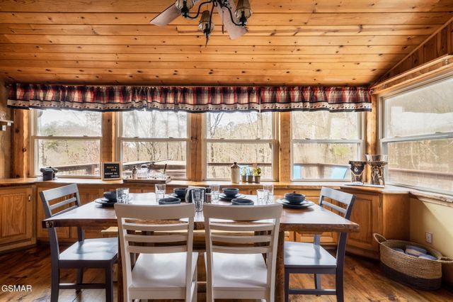 3239 Cove Creek Way, Sevierville, TN 37862