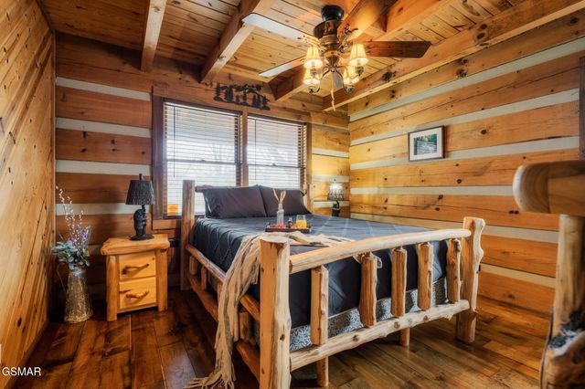 3239 Cove Creek Way, Sevierville, TN 37862