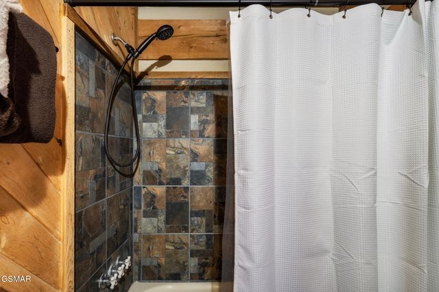 3239 Cove Creek Way, Sevierville, TN 37862