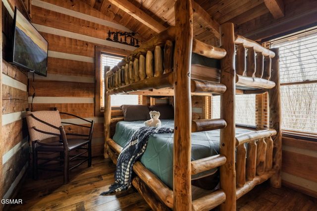 3239 Cove Creek Way, Sevierville, TN 37862