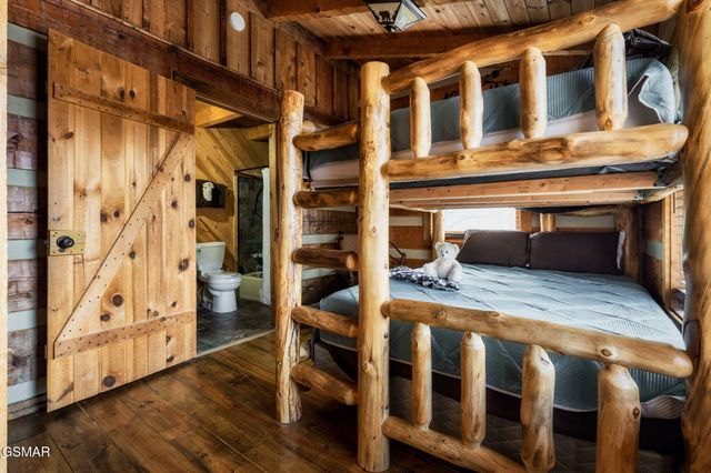 3239 Cove Creek Way, Sevierville, TN 37862