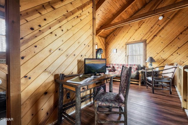 3239 Cove Creek Way, Sevierville, TN 37862