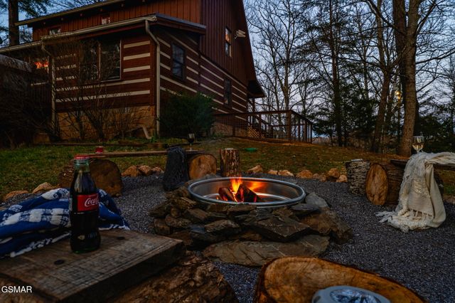 3239 Cove Creek Way, Sevierville, TN 37862