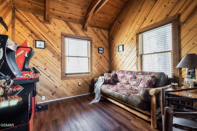 3239 Cove Creek Way, Sevierville, TN 37862