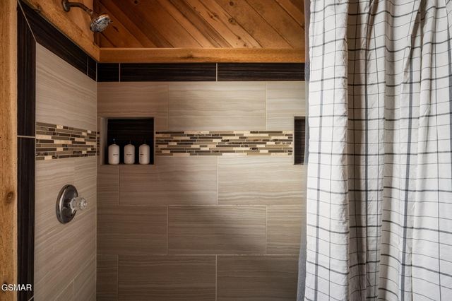 3239 Cove Creek Way, Sevierville, TN 37862