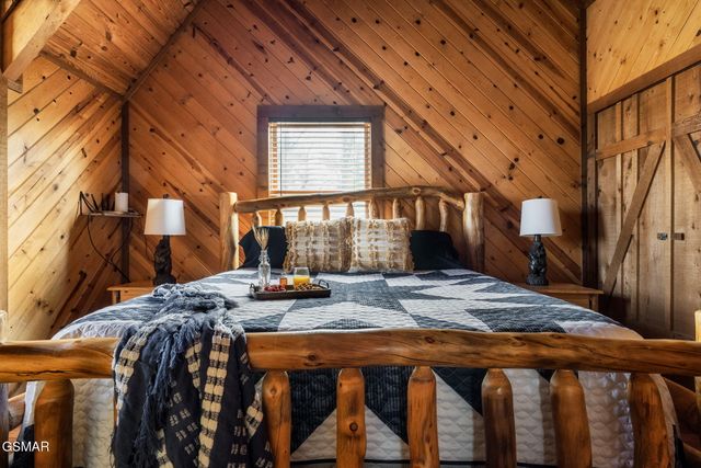 3239 Cove Creek Way, Sevierville, TN 37862