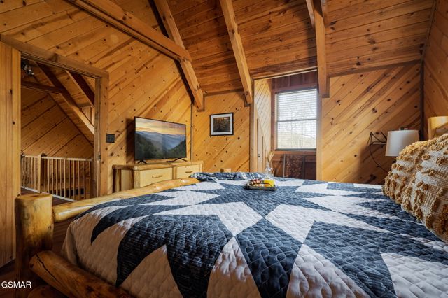 3239 Cove Creek Way, Sevierville, TN 37862