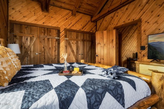 3239 Cove Creek Way, Sevierville, TN 37862