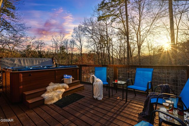 3239 Cove Creek Way, Sevierville, TN 37862