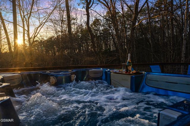 3239 Cove Creek Way, Sevierville, TN 37862