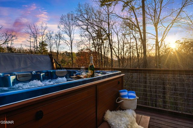 3239 Cove Creek Way, Sevierville, TN 37862